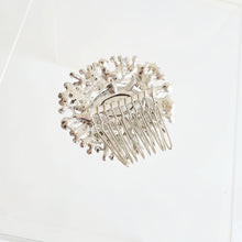 TRIXIE Oval Center Pearl Bridal Hair Comb