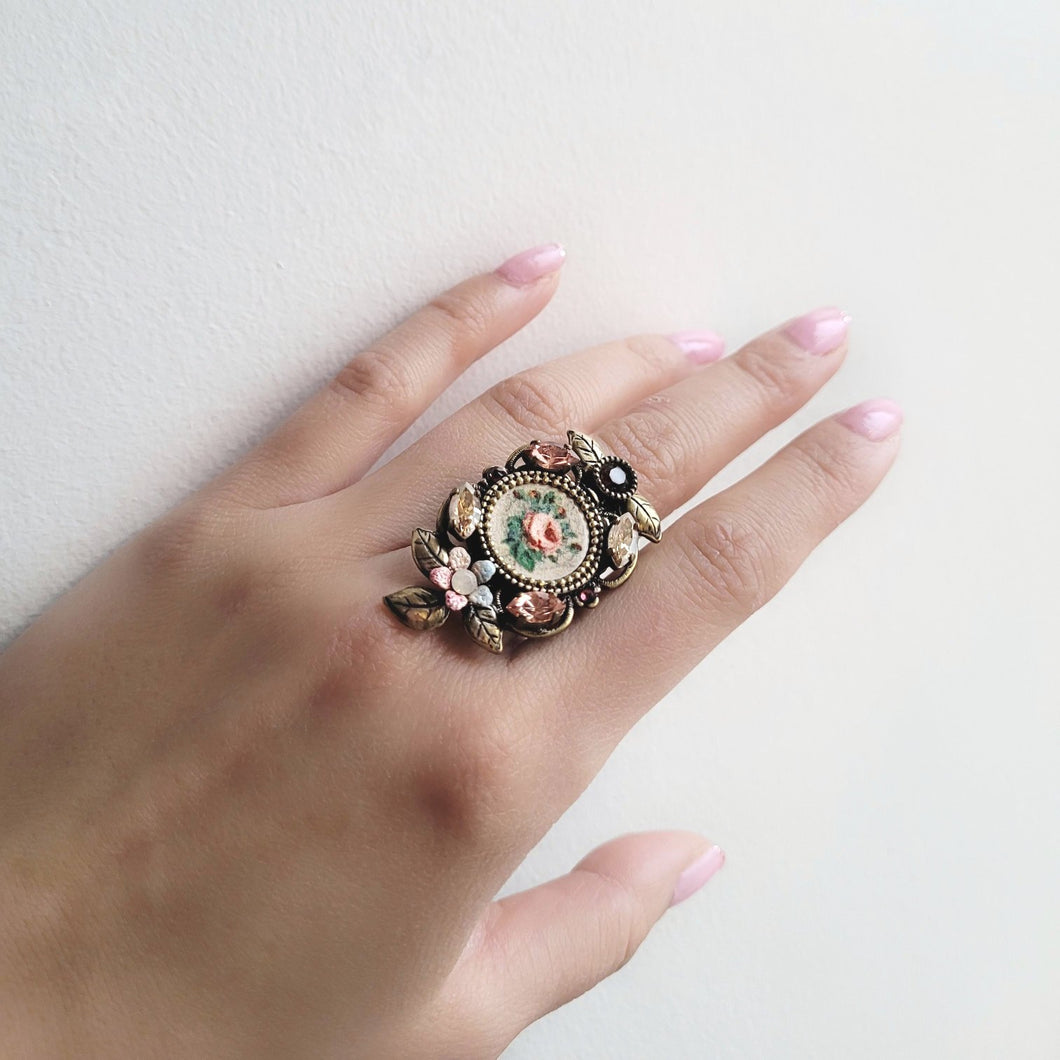 YASMINE Vintage Floral Crystal Ring